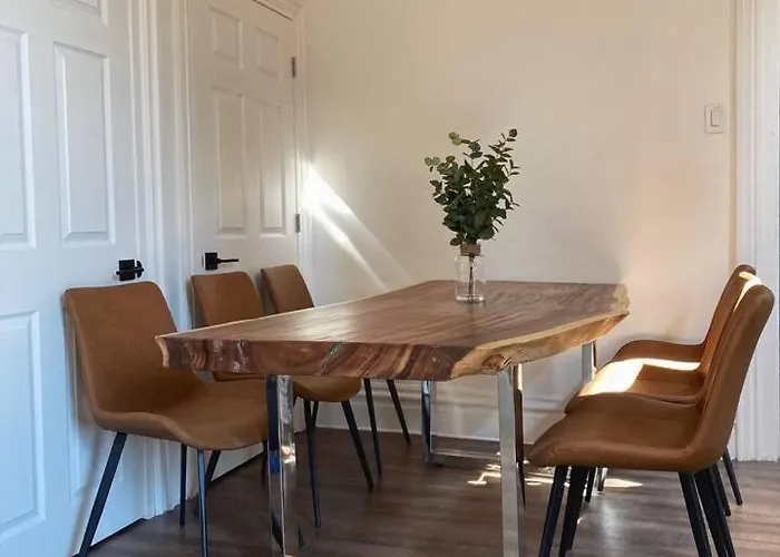 Apartment 2 Bedrooms • Warm & Historic • Free Parking Pittsburgh