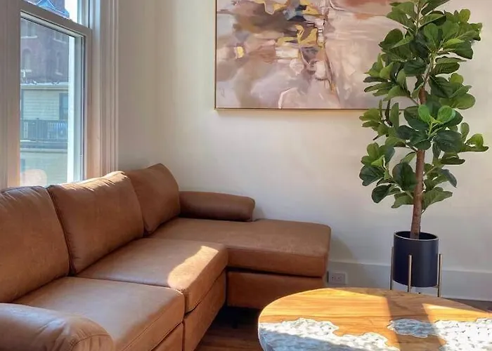 Apartment 2 Bedrooms • Warm & Historic • Free Parking *