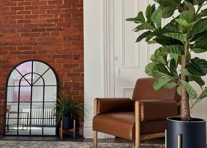 Apartment 2 Bedrooms • Warm & Historic • Free Parking Pittsburgh