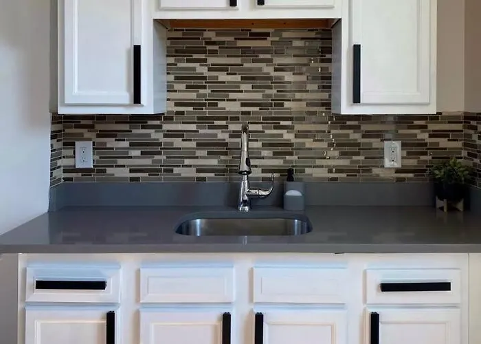 Apartment 2 Bedrooms • Warm & Historic • Free Parking Pittsburgh